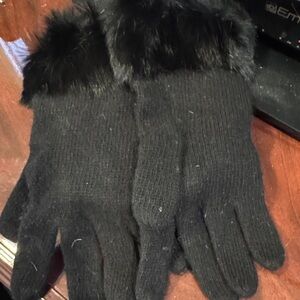 Black Fur-Trimmed Gloves